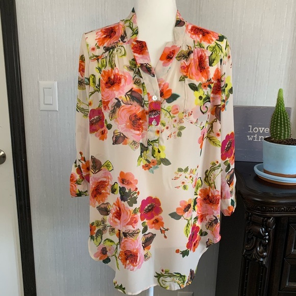 Tops - Sheer floral print 3/4 sleeves notchet keyhole